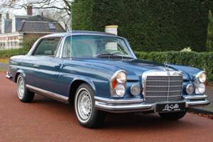 Image 4/27 de Mercedes-Benz 280 SE 3,5 (1971)