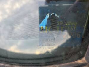 Image 38/73 of Mercedes-Benz 230 E (1985)