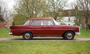 Image 2/50 of Mercedes-Benz 220 (1967)