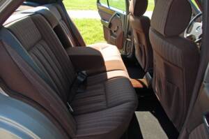 Image 14/34 of Mercedes-Benz 230 E (1992)