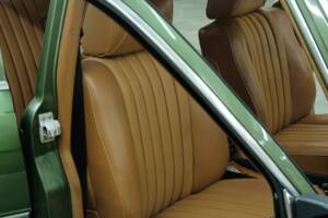 Image 27/50 de Mercedes-Benz 350 SE (1975)