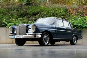 Imagen 1/76 de Mercedes-Benz 220 S b (1963)