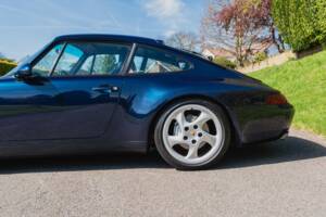 Image 12/52 of Porsche 911 Carrera 4 (1997)