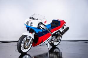 Image 2/48 of Honda DUMMY (1997)