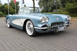 Image 1/15 of Chevrolet Corvette (1958)