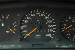 Obraz 41/49 pojazdu Mercedes-Benz 320 E (1993)