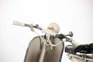 Bild 14/50 von Piaggio Vespa 150 "Struzzo" VL (1955)