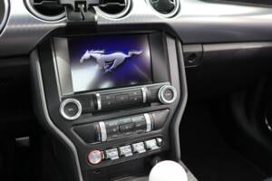 Immagine 35/50 di Ford Mustang GT 5.0 V8 Fastback (2019)