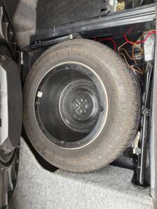 Immagine 15/28 di Mercedes-Benz 400 SE (1992)