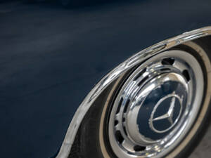 Image 24/33 of Mercedes-Benz 220 SE (1960)