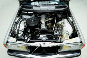 Image 25/25 of Mercedes-Benz 300 D (1985)