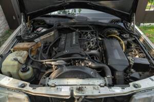 Image 43/50 of Mercedes-Benz 190 E 2.3-16 (1985)