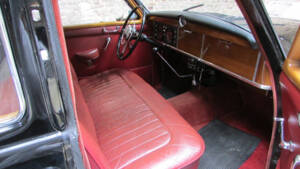 Image 13/26 of Rover 110 (1964)