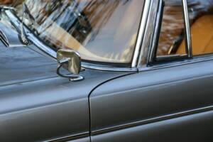 Image 31/50 of Mercedes-Benz 220 SE b (1966)