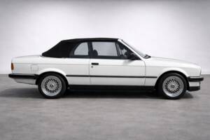 Image 4/29 of BMW 320i (1988)