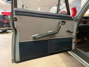 Image 5/20 of Mercedes-Benz 250 SE (1967)