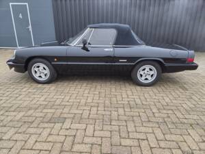 Image 2/15 of Alfa Romeo 2.0 Spider (1988)