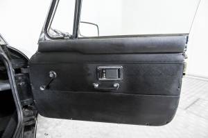 Image 21/50 of MG MGC GT (1969)