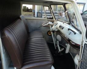 Image 11/18 of Volkswagen T1 panel van (1963)