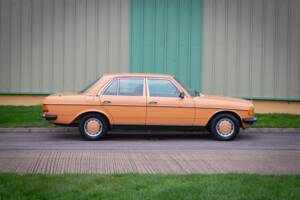 Image 4/32 of Mercedes-Benz 250 (1978)