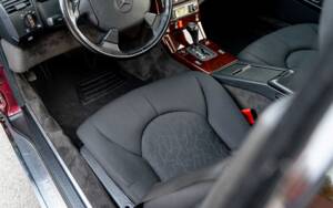 Image 25/47 of Mercedes-Benz SL 280 (1996)