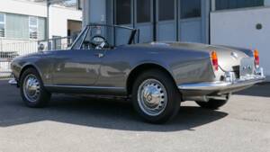 Image 2/68 of Alfa Romeo Giulia 1600 Spider (1964)