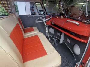 Image 2/8 of Volkswagen T1 Westfalia (1964)
