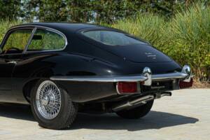 Image 25/50 de Jaguar E-Type (1968)
