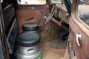 Image 101/134 of Ford V8 (1937)