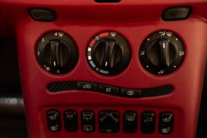 Image 27/41 of Mercedes-Benz A 160 "F1 Häkkinen Edition" (1999)