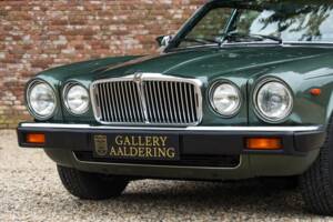 Image 34/50 of Jaguar XJ 6 4.2 (1985)