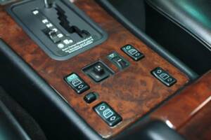 Immagine 28/50 di Mercedes-Benz 560 SEC (1990)