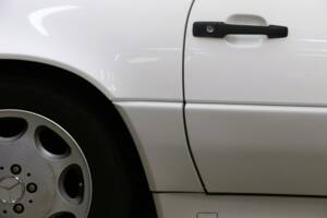 Image 19/27 of Mercedes-Benz SL 500 (1993)