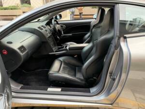 Image 8/49 of Aston Martin V12 Vanquish S (2005)