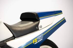 Image 50/50 of Yamaha FZ 750 (1986)