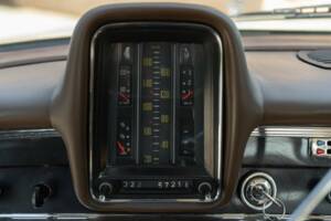 Bild 50/50 von Mercedes-Benz 200 (1966)