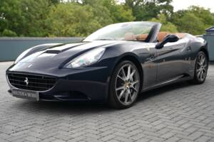 Image 41/50 de Ferrari California (2012)
