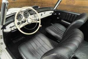 Image 2/19 of Mercedes-Benz 190 SL (1962)
