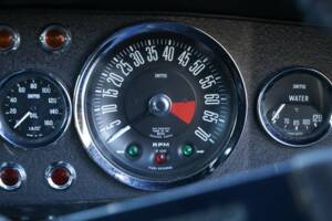 Image 48/50 of Aston Martin DBS V8 (1972)