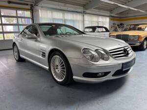 Image 17/29 of Mercedes-Benz SL 55 AMG (2002)