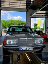 Image 2/6 of Mercedes-Benz 230 C (1978)