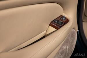 Image 33/70 of Jaguar XKR (2004)