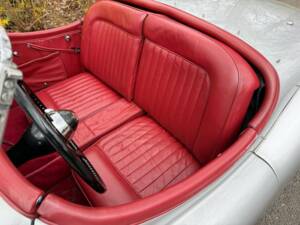 Image 11/50 of Jaguar XK 120 OTS (1953)