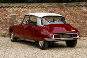Image 2/50 de Citroën DS 21 (1971)