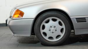 Image 24/51 of Mercedes-Benz 500 SL (1992)