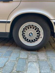 Bild 33/82 von BMW 525i (1993)