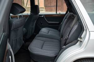 Imagen 53/72 de Mercedes-Benz 250 TD (1991)