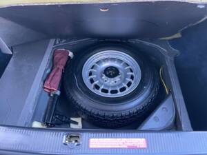 Image 17/24 of Mercedes-Benz 380 SEC (1983)