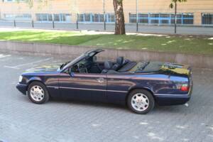 Image 8/21 of Mercedes-Benz E 320 (1995)