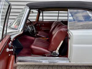 Image 13/33 of Mercedes-Benz 250 SE (1966)